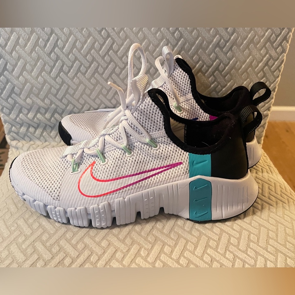 Like New Nike Free Metcon 3 White Hyper Violet (CJ6314-120) Women’s Size 9.5